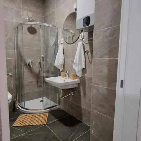 Alek Place Bělehrad