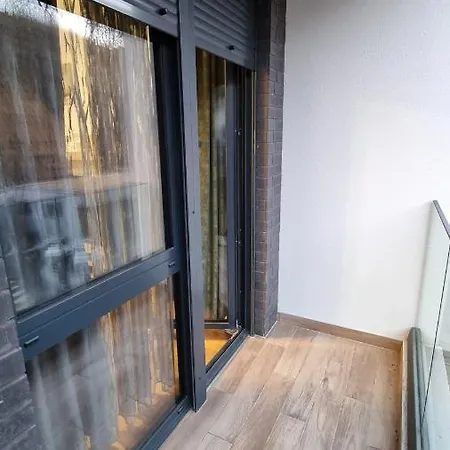 Alek Place * Bělehrad