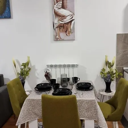 Alek Place * Βελιγράδι