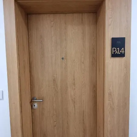 Alek Place 公寓