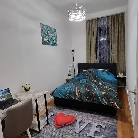 Alek Place * Βελιγράδι