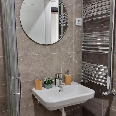 Alek Place * Bělehrad