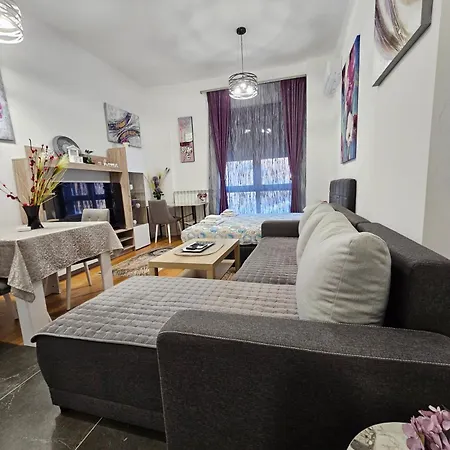 Alek Place * Bělehrad