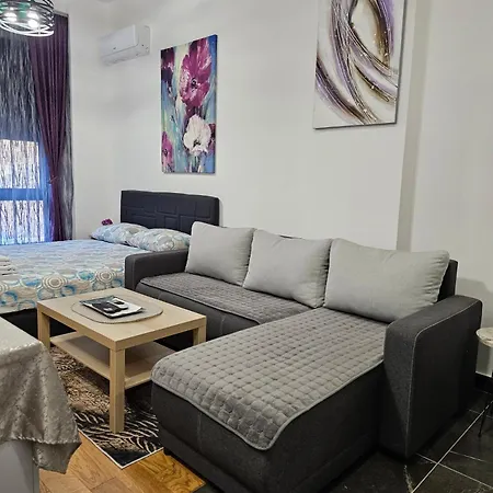 Alek Place Βελιγράδι