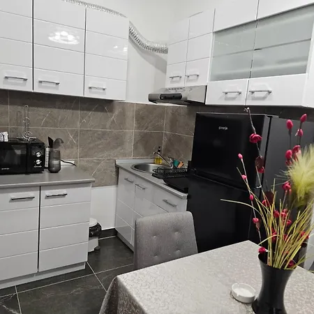 Alek Place Βελιγράδι