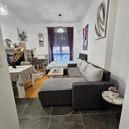 Alek Place * Bělehrad