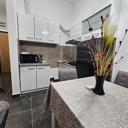 Alek Place Apartmán *